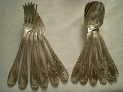 ANCIEN SIX GRANDE CUILLERES ET SIX GRANDE FOURCHETTES ARGENTERIE 2 POINCONS - Photo 1/4