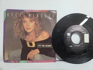 KYLE MINOGUE ITS NO SECRET 45 RPM EN MUY BUEN ESTADO H11 - Imagen 1 de 2