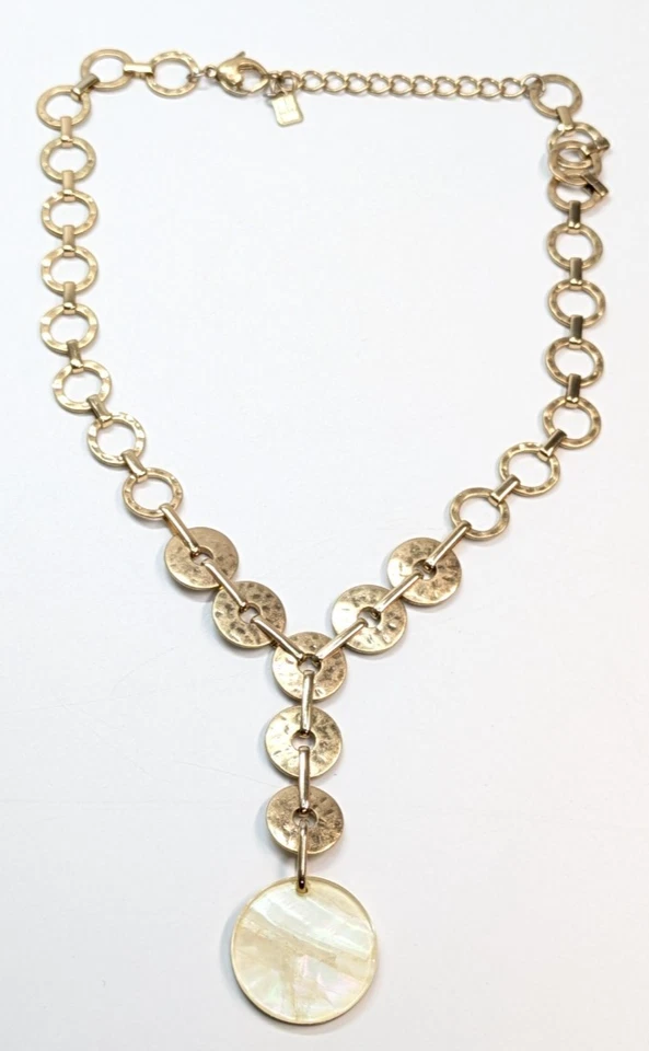 Collar Robert Lee Morris Soho Madreperla Disco Colgante Tono Dorado Distintivo Foto 1 de 4