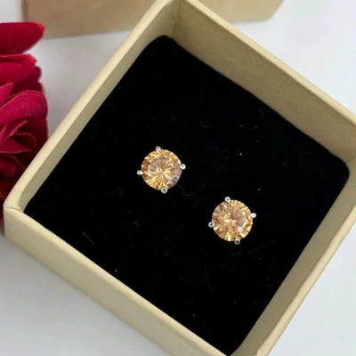 Pendiente de diamantes champán de corte redondo de 2 quilates enchapado en oro blanco de 14 quilates Foto 1 de 3