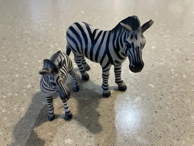 SCHLEICH RETIRED PLAINS ZEBRAS 1999  14148 Zebra  14146 Colt - image 1 of 3