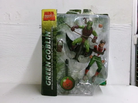 DIAMOND SELECT - MARVEL SELECT - GREEN GOBLIN - #33 Cover