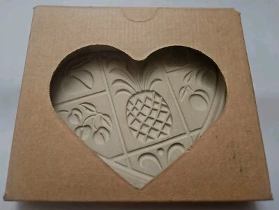 2001 Pampered Chef Hospitality Heart with Fruit Design Cookie Mold Stoneware  - Image 1 of 4