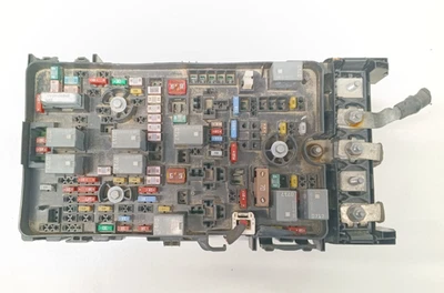 2016-2017 CHRYSLER 200 ENGINE COMPARTMENT FUSE BOX RELAY MODULE OEM, 68263035 - Image 1 of 4