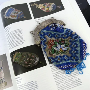 Dutch Biedermeier Perlentasche, Tasche, Perlenstickerei, Verschluss Silber, 1857 - Bild 1 von 9