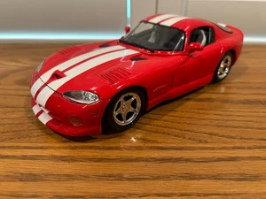 Dodge Viper GTS Coupe - Maßstab 1:18 Die Cast by Maisto - rot mit weißen Streifen - Bild 1 von 8