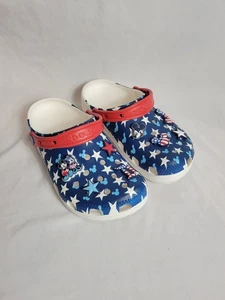 Disney World Parks Crocs Clogs Patriotic Stars rot weiß blau Gr. 6M/8W Charms - Bild 1 von 7