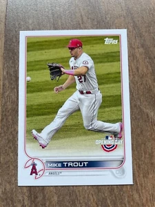 2022 Topps Series 1 #27.1 - Mike Trout (Vertical, Fielding) - Bild 1 von 2