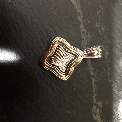 Juego de pendientes colgantes de cuatro hojas de oro David Yurman SS Foto 1 de 4