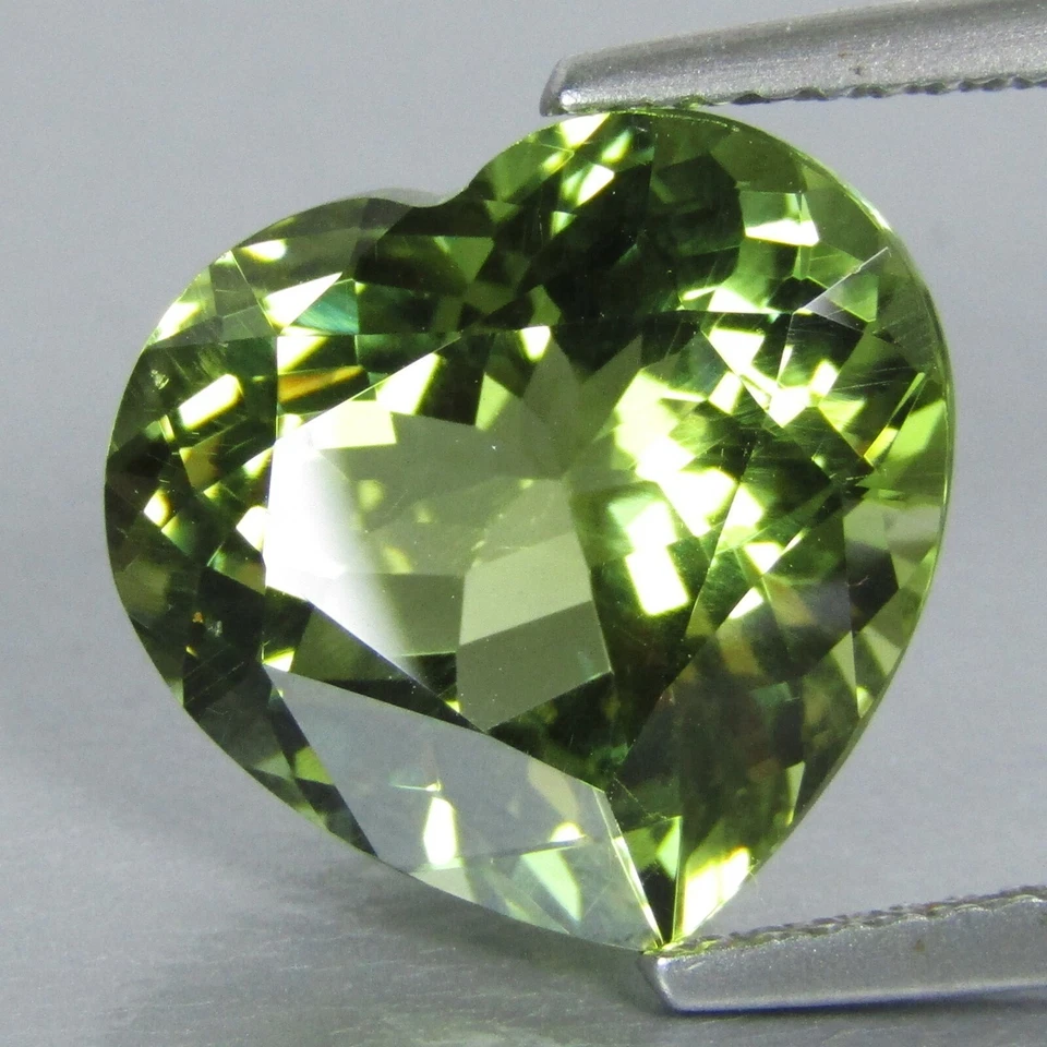 7.08Cts Natural Amazing Green Color Apatite Heart Shape Collection Gem VDO Foto 1 de 4