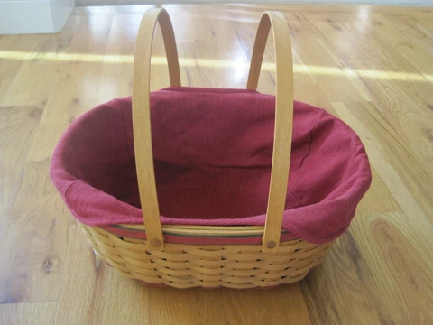 Longaberger Iconic Basket W/ Cloth Liner No Breaks Or Stain 18" x 14" x 8" 2004 Cover