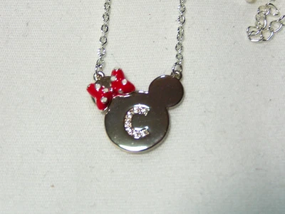 Disney Color Argento, Cristalli, Smalto Minnie Mouse Iniziale " C " Collana - Immagine 1 di 4
