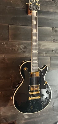 les paul black beauty electric guitar gold parts in good condition - Image 1 of 3