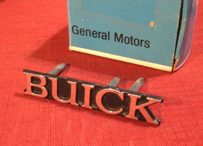NOS 1985-1991 Buick Somerset, Regal, Skylark Grill Nameplate, in box, 25520019 - Image 1 of 2