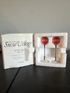 Juego de 2 señales de stop Dept 56 Snow Village con caja original - Imagen 1 de 1