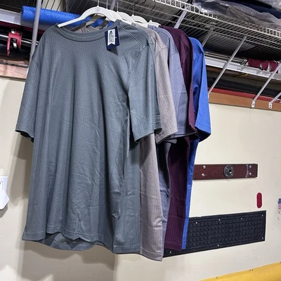 Croft & Barrow Lot Of Five Short Sleeved Men’s Ribbed Shirts - Image 1 of 4