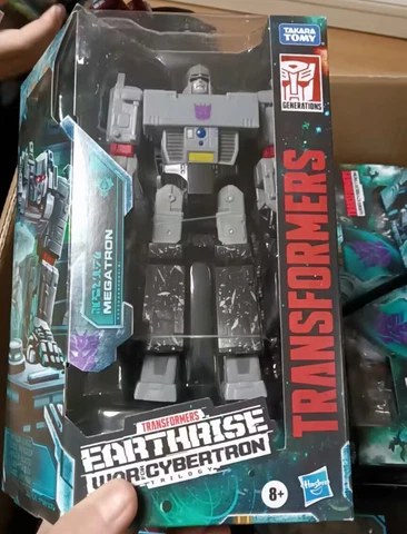 Hasbro Transformers Earthrise War for Cybertron Megatron Voyager Figure toys Cover