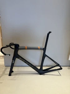 Scott Foil Carbon Fiber Road Bike - Picture 1 of 2
