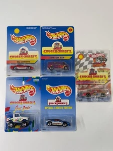5 Stück Chuck E Cheese Hot Wheels Corvette Camaro Van Rennwagen Street Roader - Bild 1 von 12