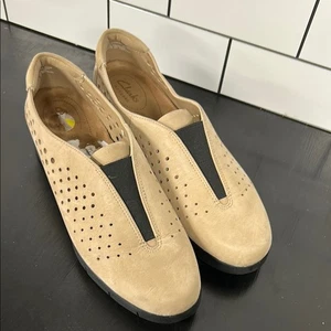 Clarks Women's Medora Gemma Nubuck Perforated Leather Shoes US Size 9M Cream - Picture 1 of 7