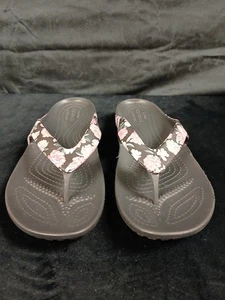Crocs Women’s Size 7W Kadee Black Floral Flip Flop Sandals Beach Pool Camping - Picture 1 of 6