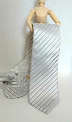 Corbata Geoffrey Beene seda blanca con rayas metálicas plateadas XL 66 x 3,5 Foto 1 de 3