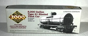 LIFE LIKE PROTO 2000 HO 8,000 GALLON REVETED TANK CAR KIT HERCULES 21274 - Picture 1 of 4