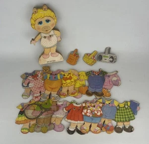 Baby Miss Piggy Vintage 1991 Henson, Papierpuppe mit Holzrücken, Muppet Babys - Bild 1 von 10