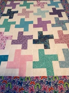 QUILT TOP-MULTI-COLORS~40” X 48”.BABY, LAP, TABLE, DECOR, PIECED U.S.A. - Picture 1 of 4