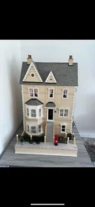 dolls house - Picture 1 of 9