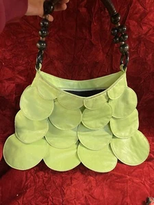 VTG Bright Green Faux Leather Fish Scale Hand Bag Wooden Beaded Handle GROOVY - Picture 1 of 6