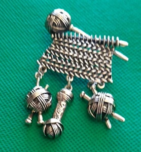 I love knitting brooch, original design, for knitting lovers, 3 colours - Foto 1 di 14