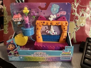 Gabby’s Dollhouse Baby Box Cat's Talent Show Balcony Set includes 8 pieces NIB! - Picture 1 of 7