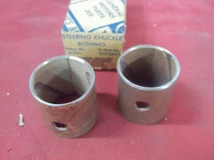 2 NOS GM  1959 1966 1967 CHEVY GMC TRUCK SCHOOL BUS STEERING BUSHINGS 2073641 - Bild 1 von 6
