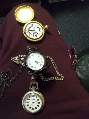 Три карманные часы непроверенные один рабочий один сломанный один Wrangler запчасти ремонт  - Изображение 1 из 4