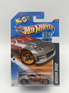 Nissan 350Z 2012 Hot Wheels sellado de fábrica plateado como nuevo estuche protector 1/64 - Imagen 1 de 10