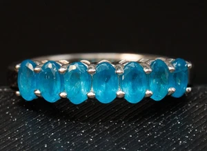 Anillo de plata de ley ovalado de 7 piedras con banda de piedras preciosas de apatita azul neón talla 9 - Imagen 1 de 8
