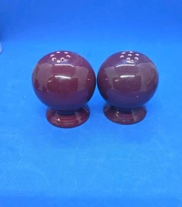 ❤️ Fiesta Cinnabar (Intro 2000) by HOMER LAUGHLIN Salt & Pepper Set 🤔 Read 👀 - Picture 1 of 2