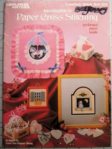 PAPIERKREUZSTICH gezählt Kreuzstich Faltblatt von Leisure Arts # 224 - Bild 1 von 2