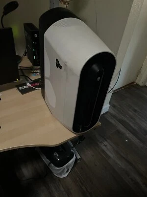 Computadora de escritorio para juegos Alienware Aurora R11 - i5-10400F, GTX 1650 4 GB, 8 GB de RAM, HDD de 1 TB Foto 1 de 4