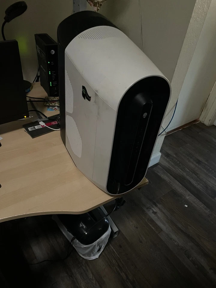 Computadora de escritorio para juegos Alienware Aurora R11 - i5-10400F, GTX 1650 4 GB, 8 GB de RAM, HDD de 1 TB Foto 1 de 4