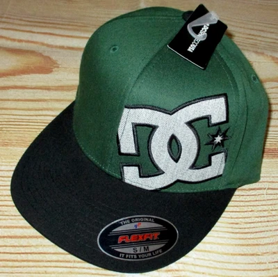 MENS DC SHOES FLEXFIT FITTED GREEN BLACK HAT SIZE S/M - Image 1 of 3