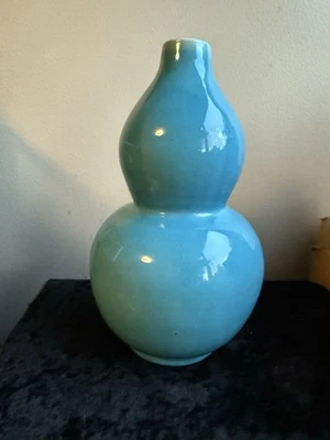 TURQUOISE BLUE DOUBLE GOURD  PORCELAIN CHINESE VASE 22 cm or  8.75 inches - image 1 of 4