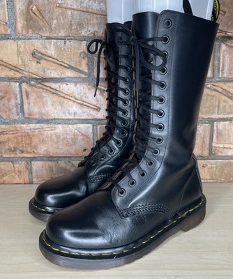 Bota de Colección Dr Marten 1914 Hecha en Inglaterra 14 Ojos Suela Rebotante Talla 6 EE. UU. Foto 1 de 4