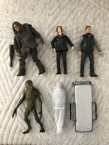 X-Files Lot of Five 6in Figures Fight the Future:Mulder, Scully, etc. MacFarlane Cover