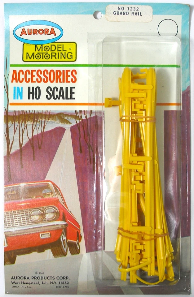 Aurora Model Motoring Lock Joiner HO Slot Car YELLOW GUARD RAIL & POST SET #1232 - Image 1 of 1
