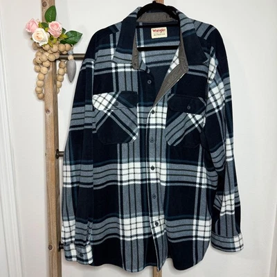 Chaqueta de franela a cuadros azul blanco Wrangler para hombre Foto 1 de 4