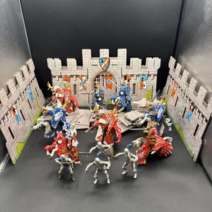 Papo Ritterburg mit Papo, Schleich & verschiedenen Figuren Ritter, Pferd 20 Figuren - Bild 1 von 5