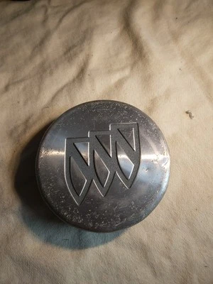 Buick Allure LaCrosse Regal Verano Wheel Center Cap 25532813. Used - Image 1 of 4