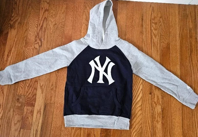 Licensed New York Yankees Youth Embroidered Hoodie Sweatshirt New Pick your size - Image 1 of 1